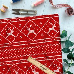 Ткань блэкаут мелкая белая вышивка с оленями на красном фоне