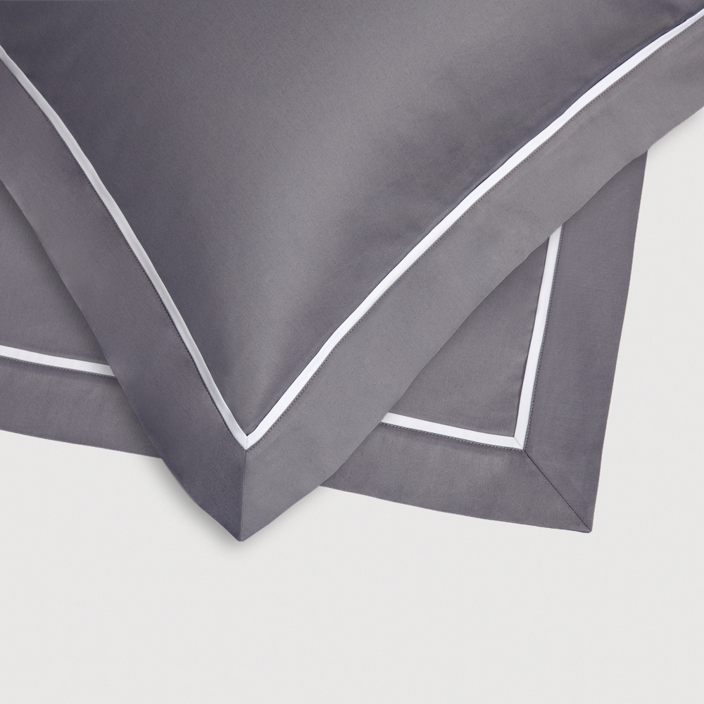 Постельное белье cемейное Сlaire&Caroll George темно-серое с белым кантом