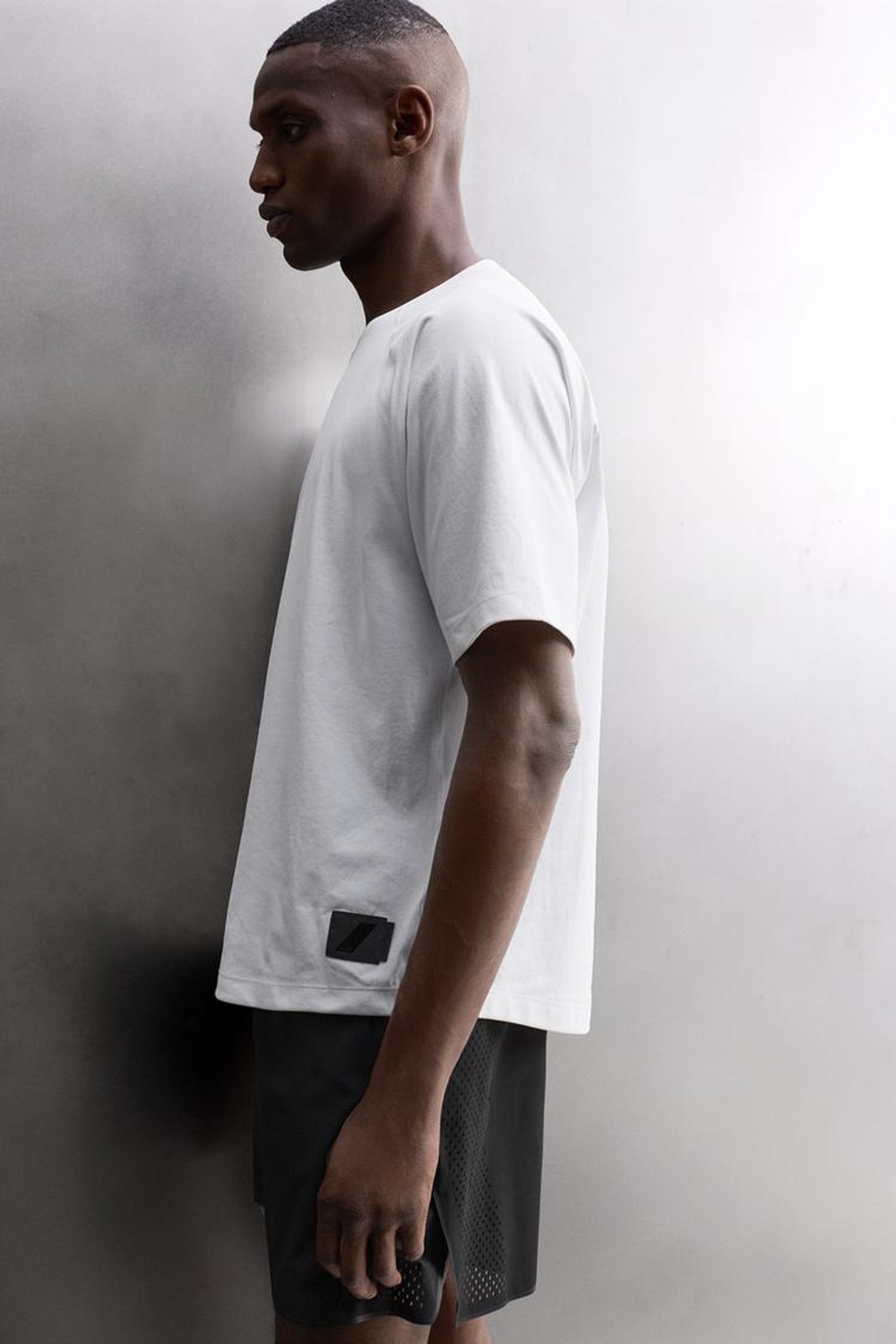 ZARA ФУТБОЛКА С НАШИВКОЙ, БЕЛЫЙ