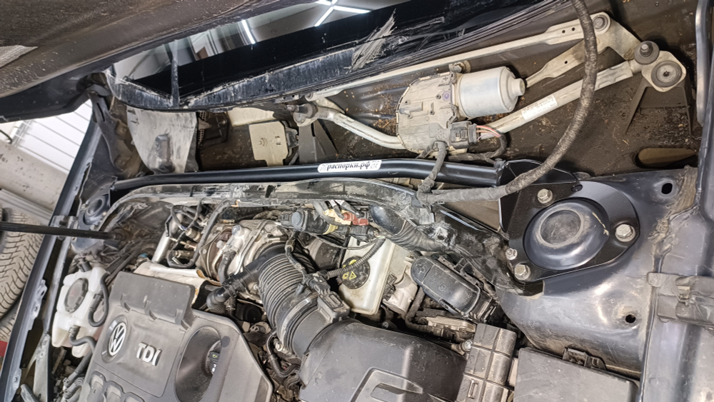 Распорка передних стоек (цельная) Volkswagen Passat B8 (ПОД ЗАКАЗ)
