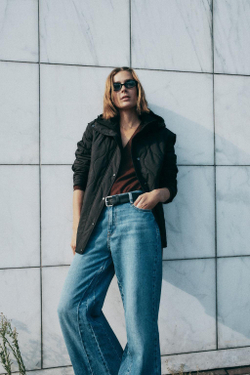 ZARA СТЕГАНАЯ КУРТКА С КАПЮШОНОМ, ЧЕРНЫЙ