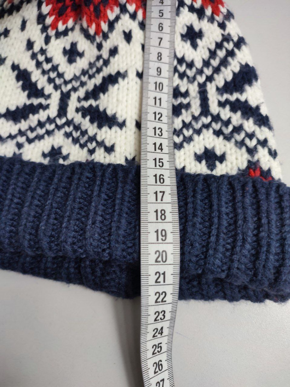 Шапка вязаная с помпоном