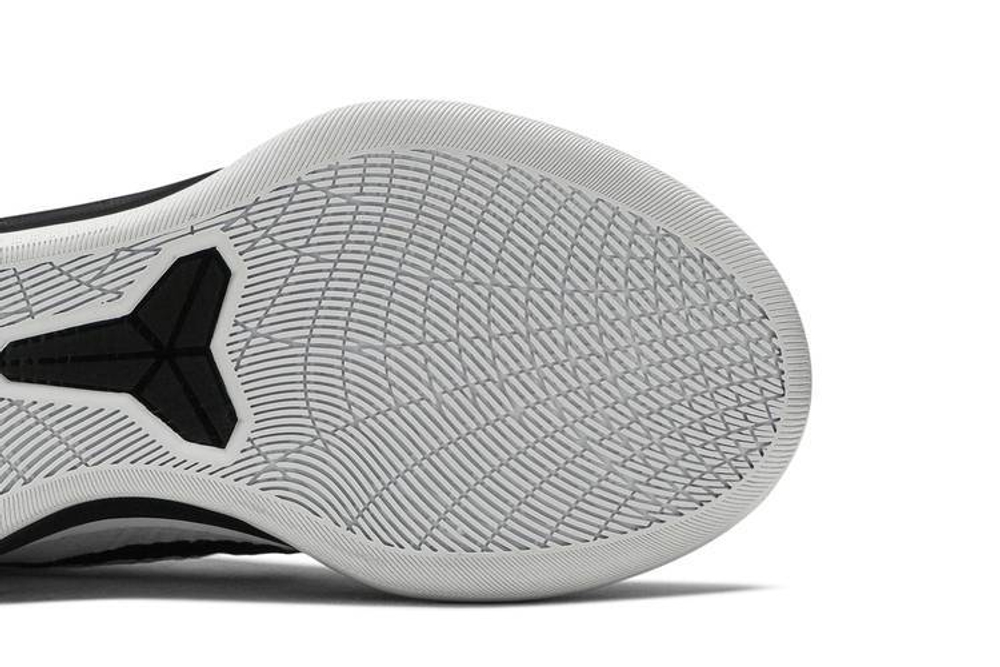 Kobe ad shoes black and white 2025
