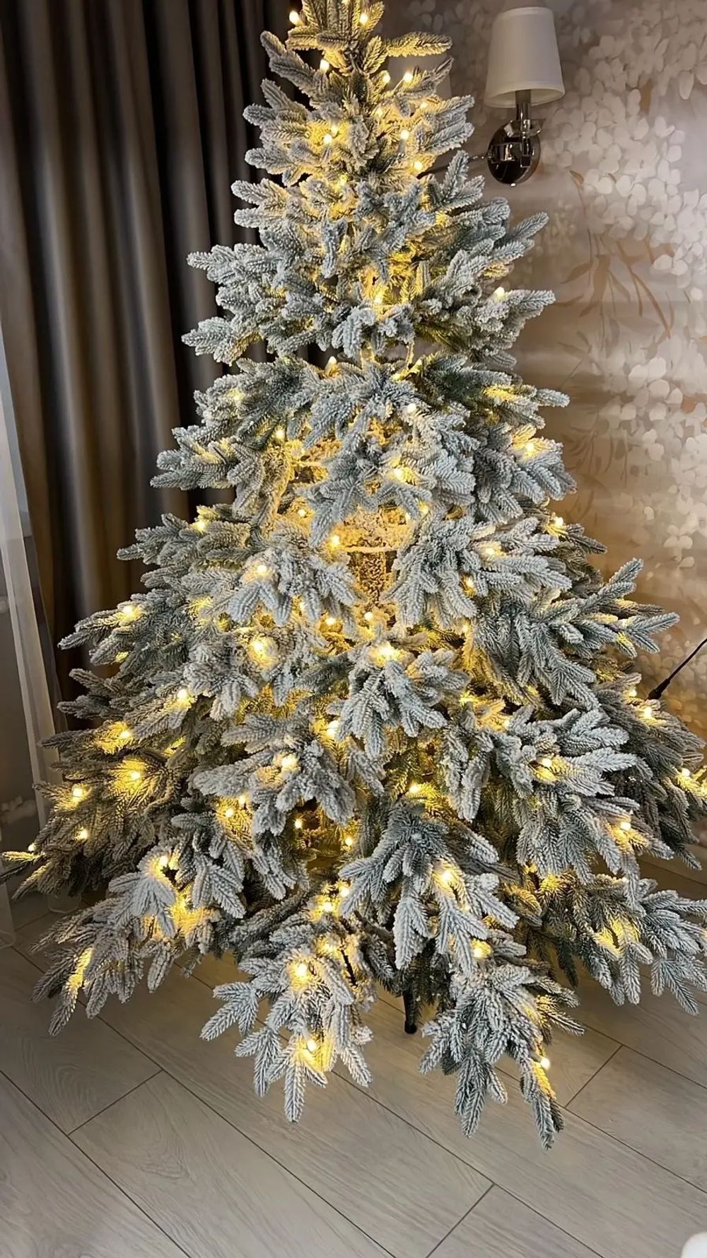 заснеженная елка "Престиж"