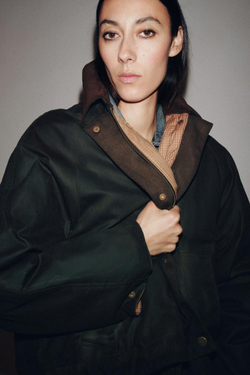 ZARA КУРТКА С ВОЩЕНЫМ ПОКРЫТИЕМ И КОНТРАСТНЫМ ВОРОТНИКОМ — ZW COLLECTION, ХАКИ