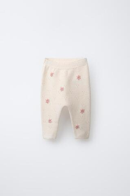 ZARA ТРИКОТАЖНЫЕ БРЮКИ С ВЫШИТЫМИ ЦВЕТАМИ, СЛОНОВАЯ КОСТЬ