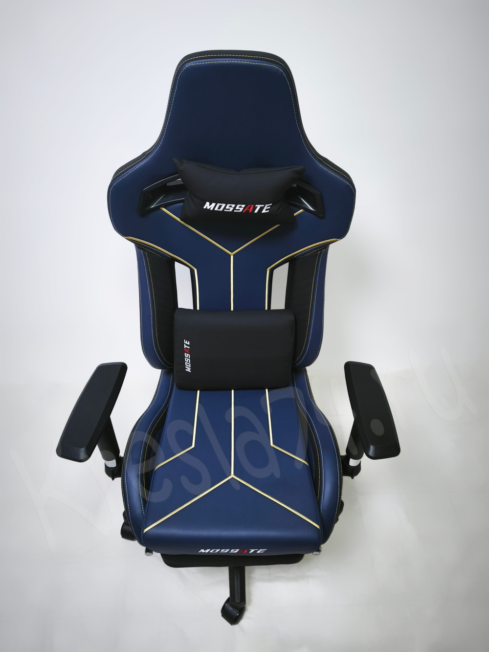 Геймерское кресло с подножкой. Цвет синий
