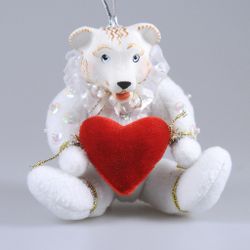 Ёлочная игрушка Белый медвежонок с сердечком