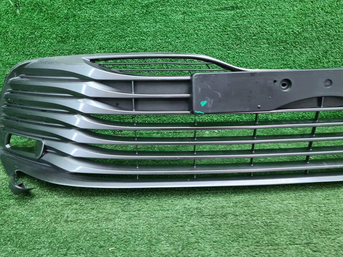 Решетка переднего бампера Toyota Camry xv70 17-21