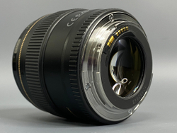 Canon EF 85mm 1.8 USM