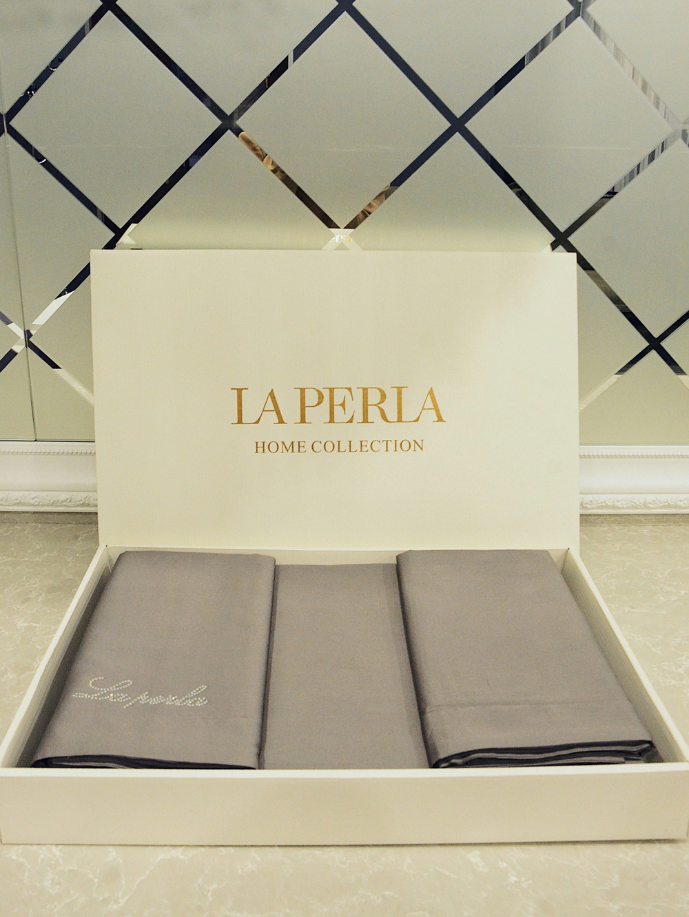Однотонное постельное белье La Perla Grey