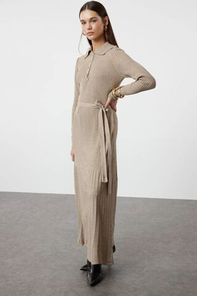 Вязаное трикотажное платье с воротником-поло из норки и поясом TCTAW25EB00006