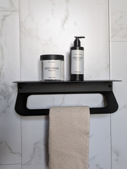 Полка для ванной комнаты 40см с держателем полотенец
