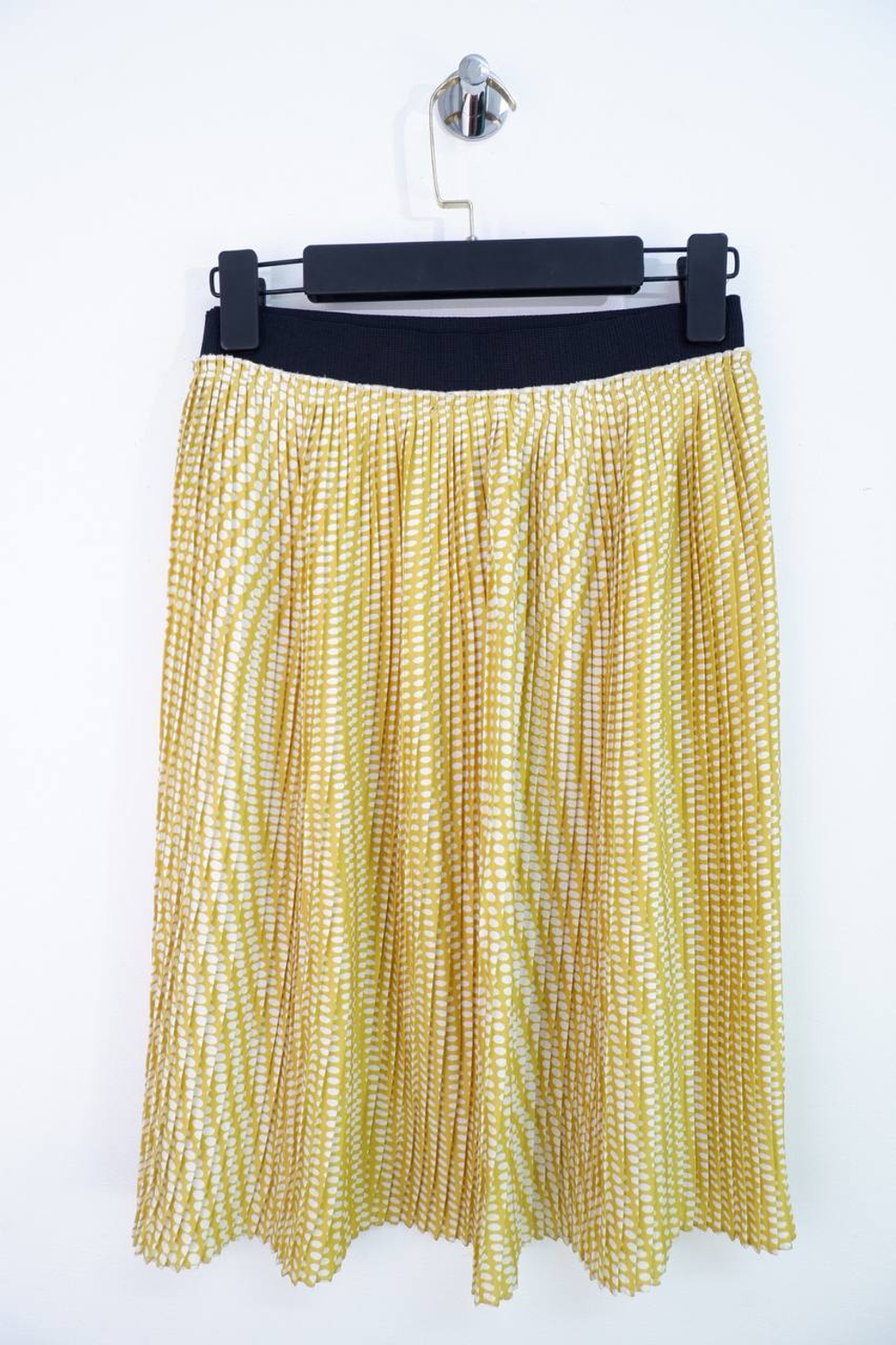 Юбка Benneton солнечного цвета, визуально на 46 размер