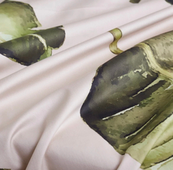 Постельное белье ЕВРО (двуспалка) Египетский Лепестки на бежевом