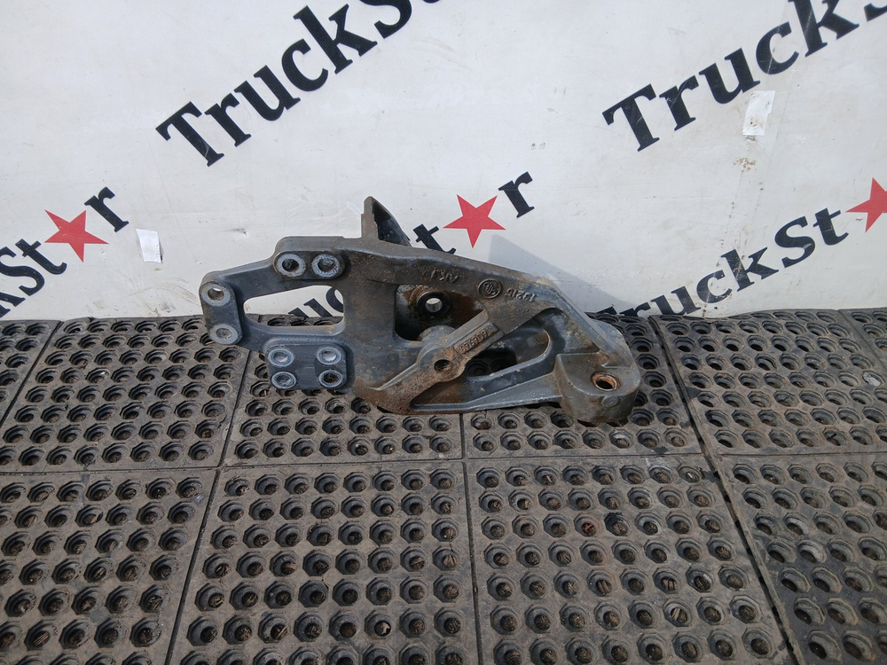 Кронштейн рессоры передней левый 2017г.