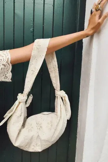 ZARA ОВАЛЬНАЯ СУМКА С ВЫШИВКОЙ, ЭКРЮ