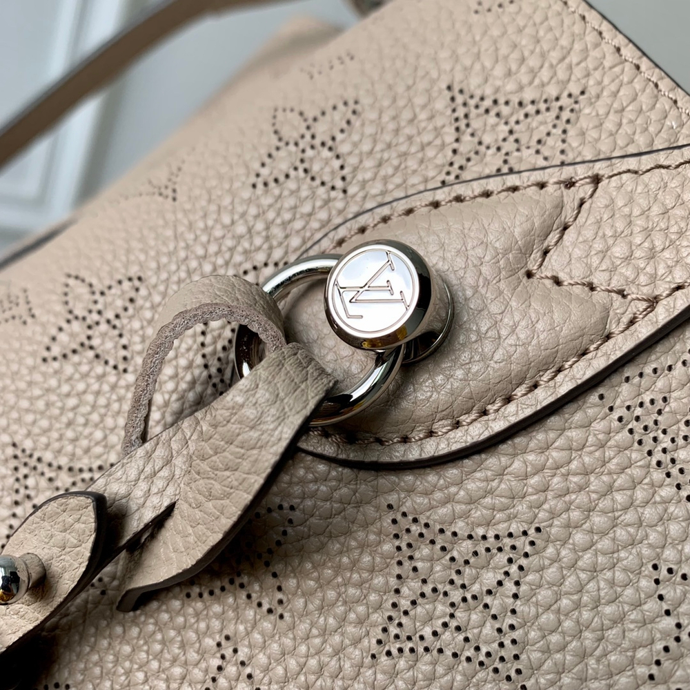 Louis Vuitton Blossom MM