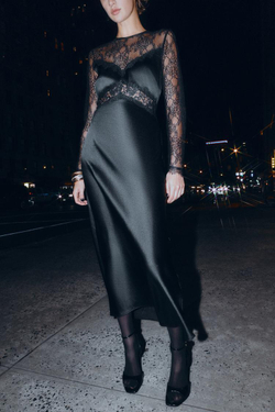 ZARA ДЛИННОЕ ПЛАТЬЕ С КОМБИНИРОВАННЫМ КРУЖЕВОМ, ЧЕРНЫЙ