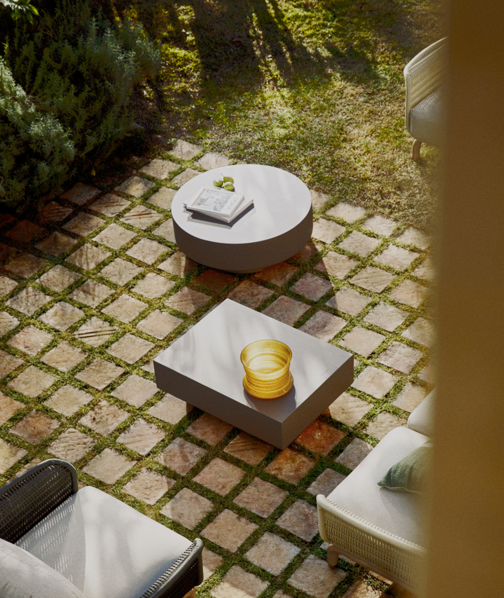 Уличный столик Garbet из коричневого бетона, диаметр 80 см