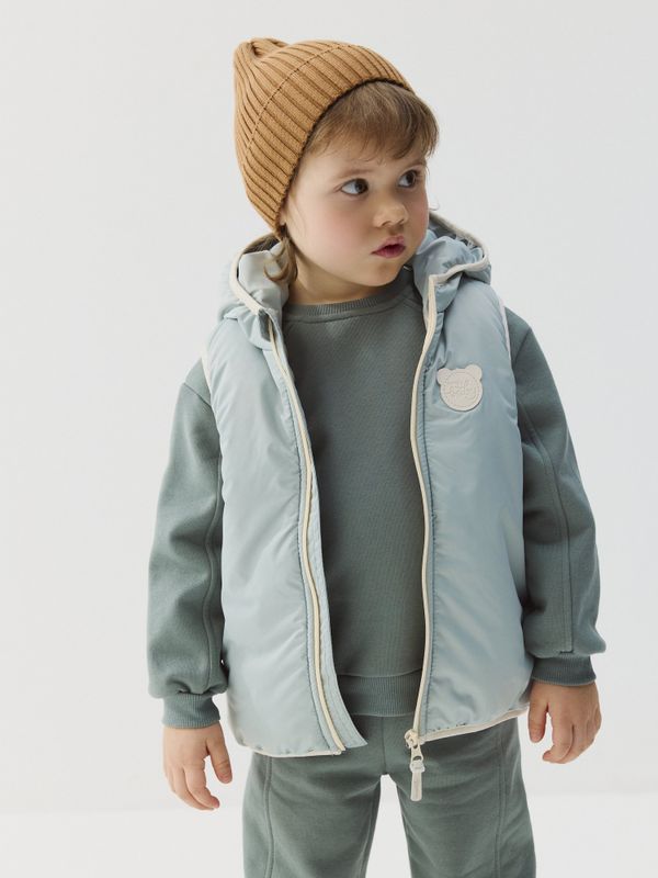 Жилет с капюшоном 