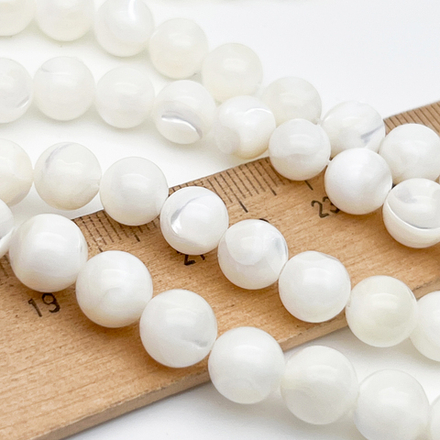 Перламутр Шар бусины, диаметр около 8,6-8,7 мм, цена за 11 шт (1/4 нити)