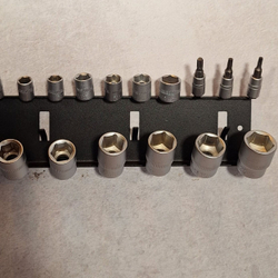 Держатель-органайзер торцевых головок и головок для бит на 26 предметов, настенный, черный