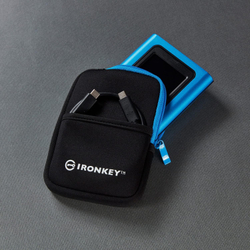 Kingston IronKey Vault Privacy 80 960GB — Зашифрованный внешний SSD с сенсорным экраном FIPS 197 сертификация и защита от несанкционированного доступа