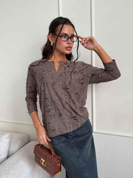 Блузка офисная нарядная с рваным эффектом