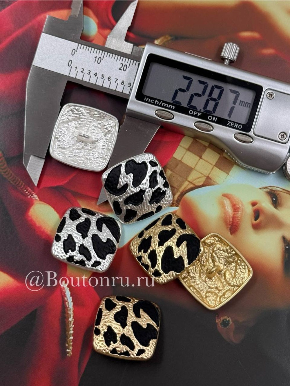 Пуговицы квадратные леопардовые матовое серебро с черной эмалью