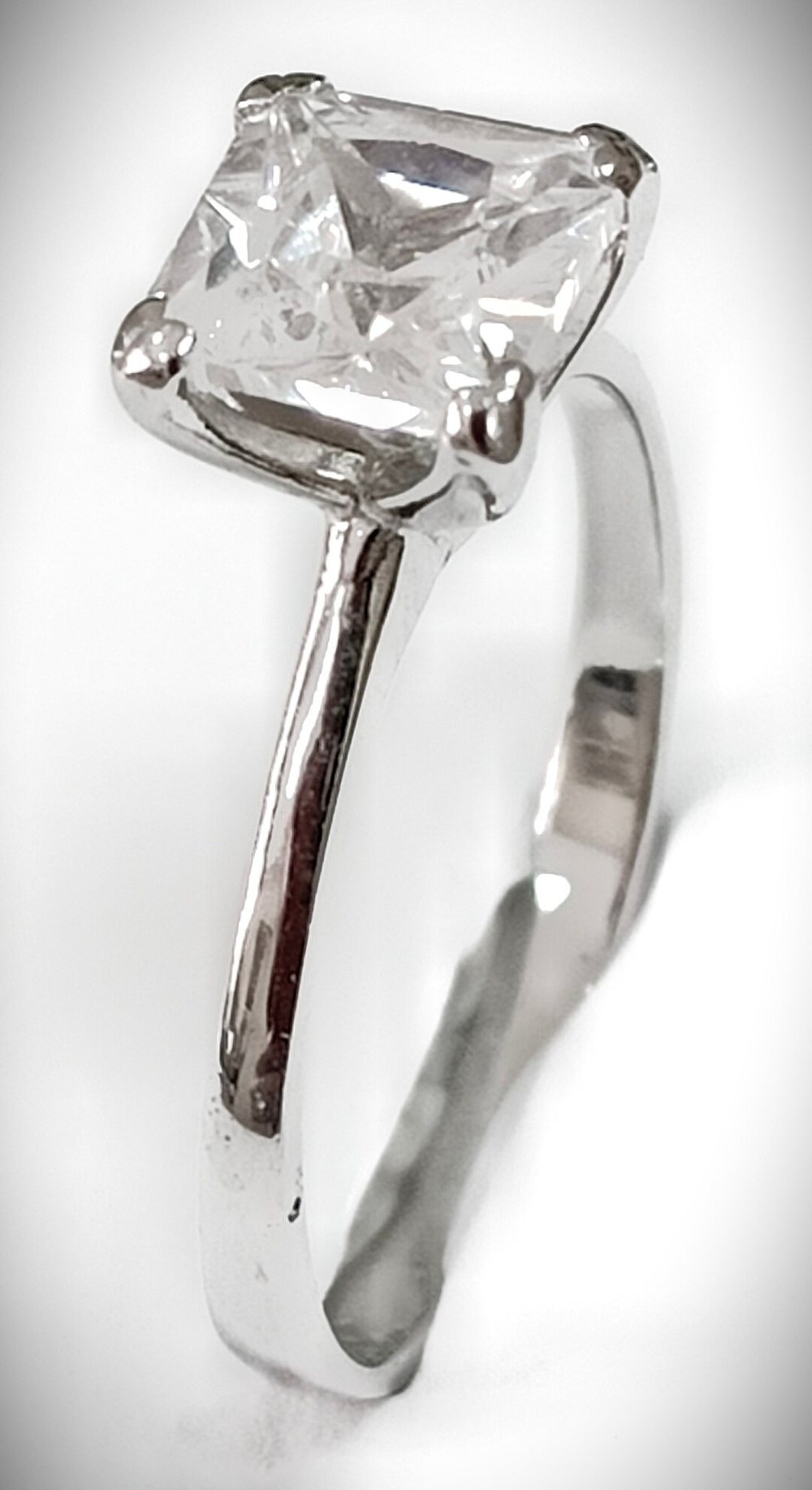 Ювелирное кольцо Эстерелла