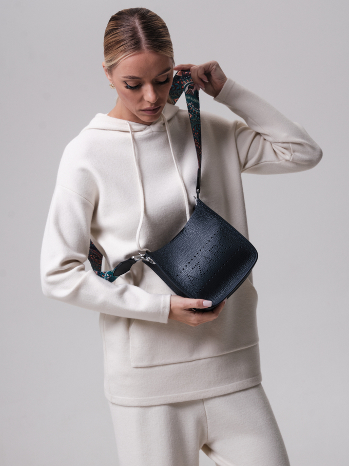 Сумка кожаная на плечо синяя