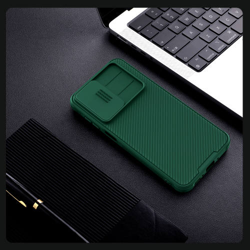 Чехол зеленого цвета (Dark Green) с защитной шторкой для камеры от Nillkin на Samsung Galaxy A26 5G, серия CamShield Pro Case