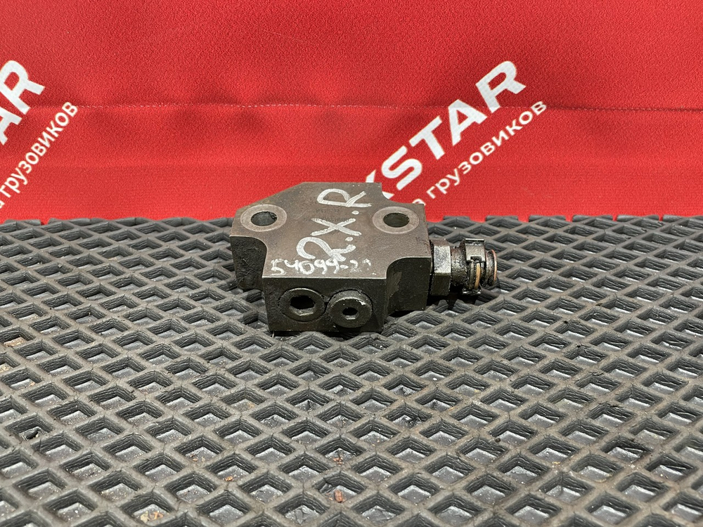 Клапан топливный обратный