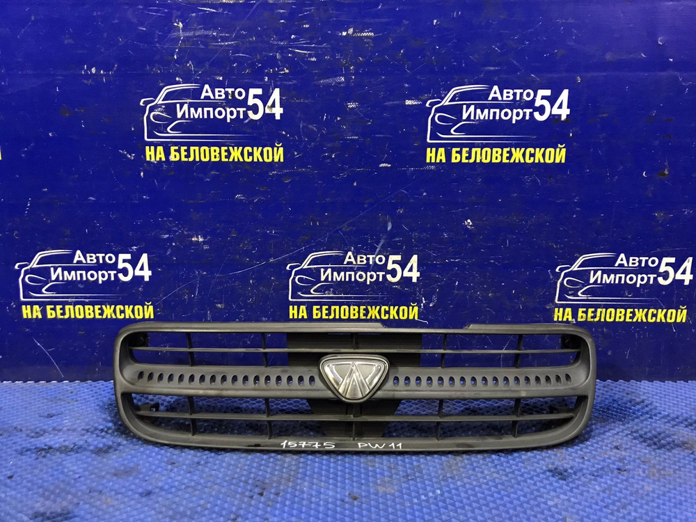 Решетка радиатора NISSAN AVENIR 2000-2005