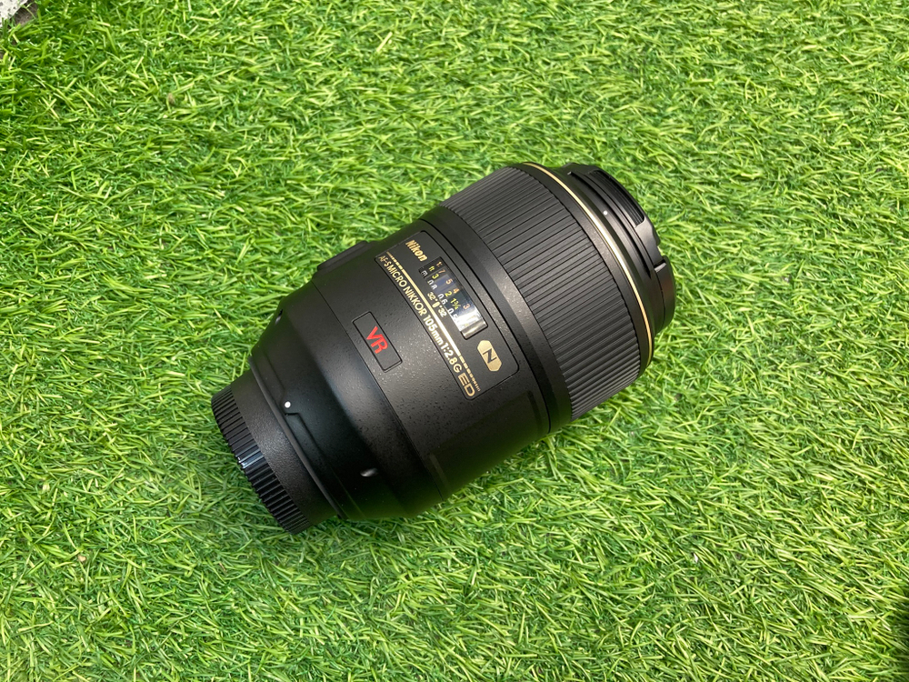 Nikon 105mm 2.8G IF-ED AF-S VR Micro-Nikkor