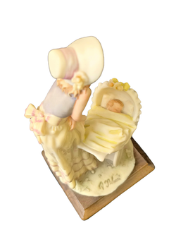 Статуэтка "Дама с коляской" Capodimonte