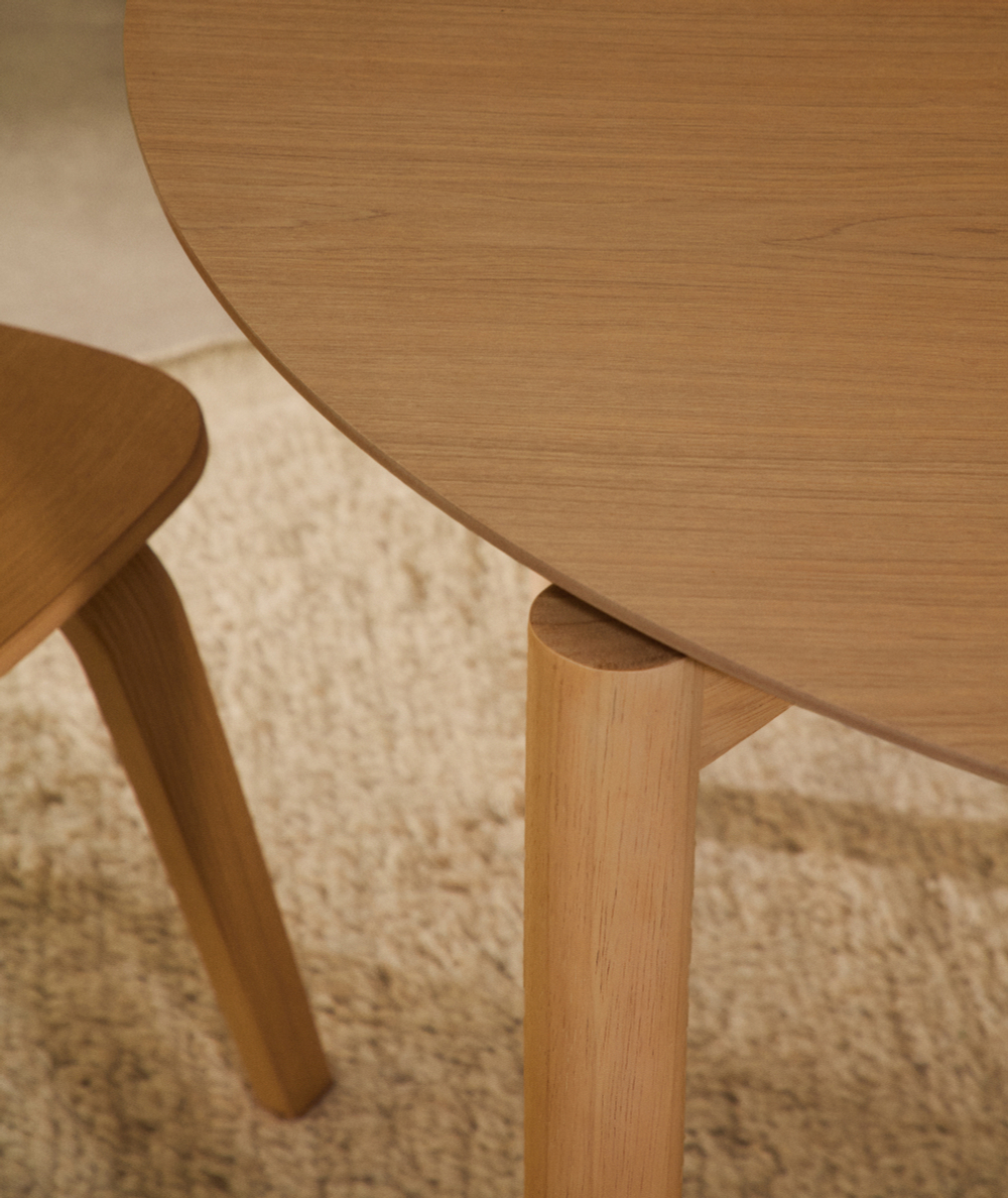 Круглый стол Indara из шпона и каучукового дерева с натуральной отделкой Ø100