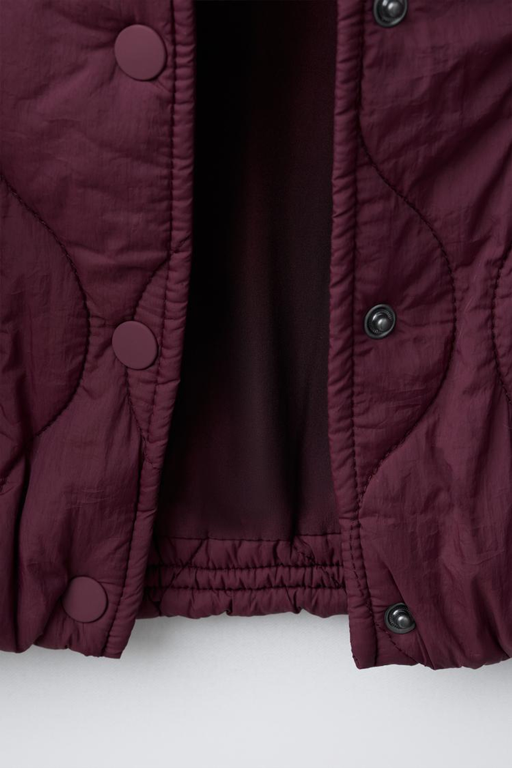 ZARA СТЕГАНАЯ КУРТКА С КАПЮШОНОМ И ВЫШИВКОЙ В ВИДЕ МЕДВЕЖОНКА, БУРГУНДИ