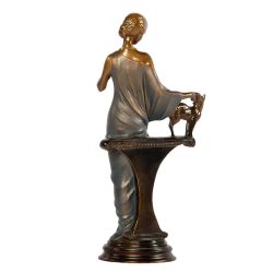 Статуэтка Девушка с кошкой