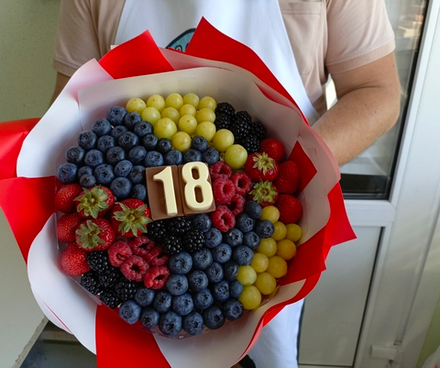 Ягодный букет " В день рождения"