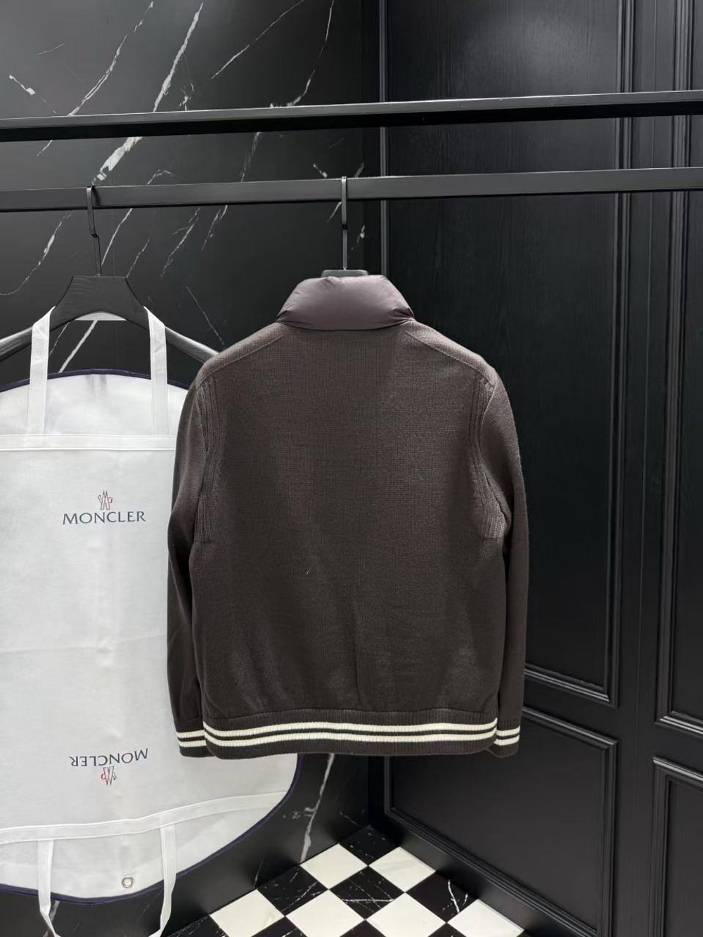 Пуховик Moncler