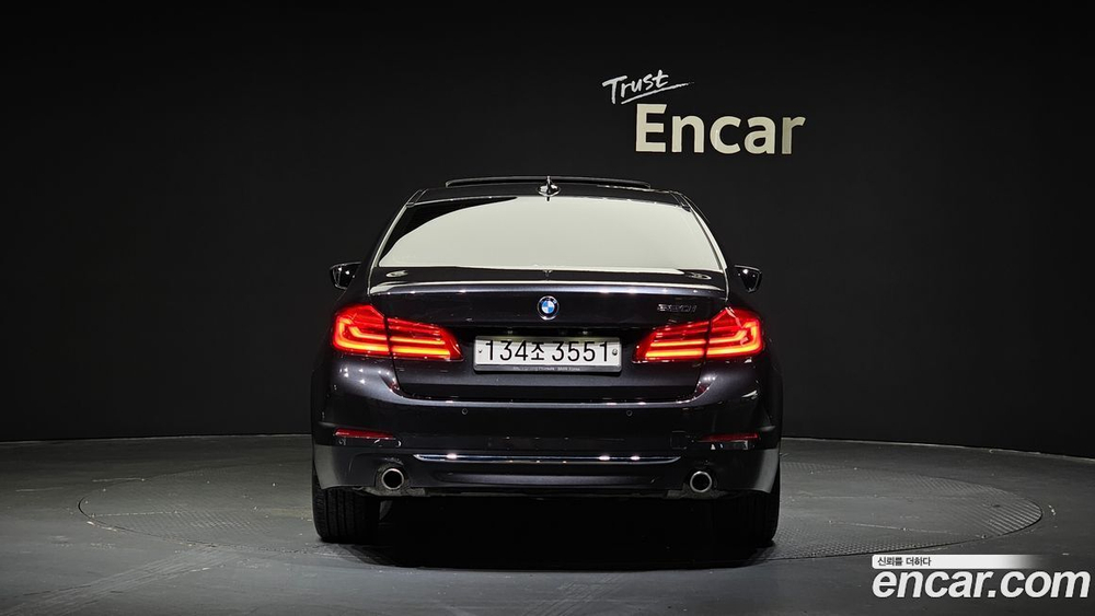 BMW 5 Series (G30) 520i Luxury (04.2020)