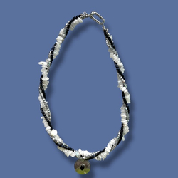 Ожерелье. Кундали-Спираль. Адуляр - Белый Лунный камень и Чешский хрусталь с огранкой