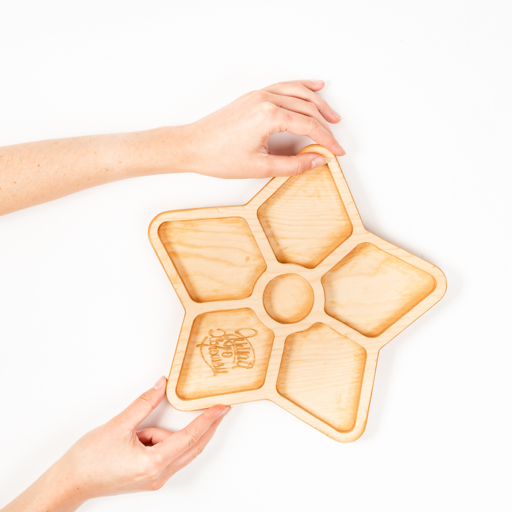 Менажница деревянная из сибирского кедра для подачи блюд и закусок с гравировкой "ДУМАЙ О ХОРОШЕМ". MG97