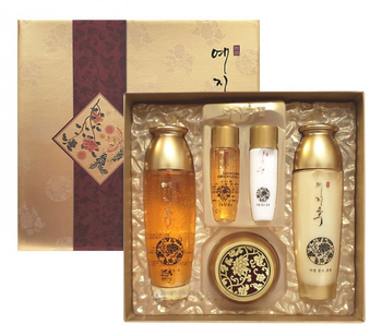 Набор для ухода за лицом Bergamo Luxury Yezihu Gold Skin Care 3 Set с золотом и экстрактом женьшеня (тонер, эмульсия, крем)