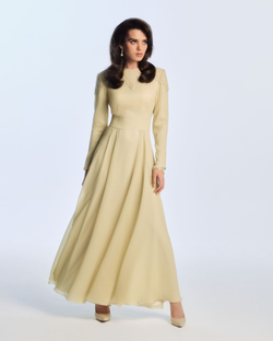 ПЛАТЬЕ ИЗ ОЛИВКОВОГО ШЕЛКА С КРУЖЕВНОЙ КОКЕТКОЙ