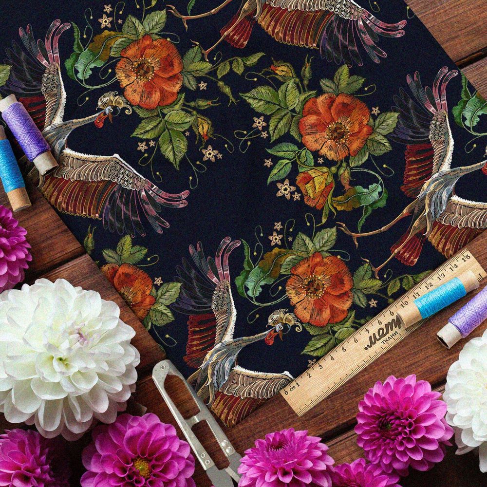 Ткань бифлекс горделивый журавль и красные цветы