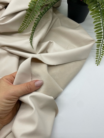 Кожа стрейч на меху Молоко