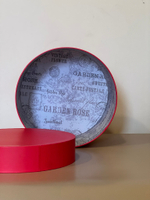 Короткая круглая коробка 22,5 см . Цвет:  Красная . Розница 350 рублей .